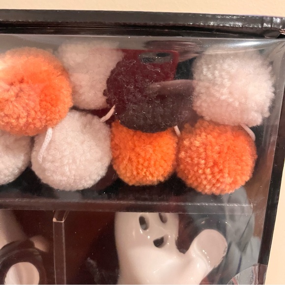 🆕- MARTHA STEWART ORANGE LED HAUNTED HOUSE, BOO GHOSTS & POMPOM GARLAND 7 PC SET - Picture 11 of 13